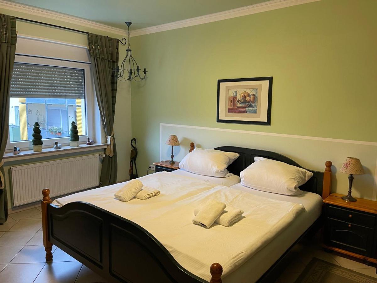 Zweibettzimmer mit eigenem Bad