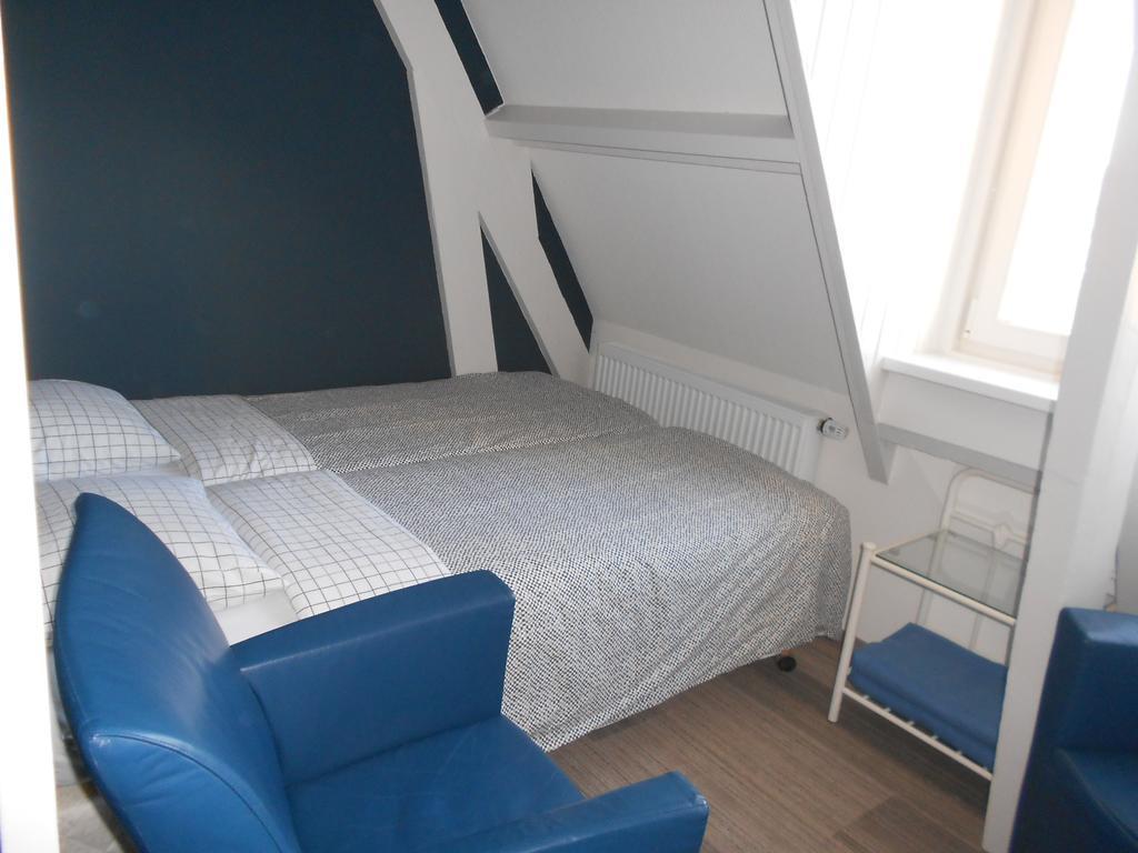 Kleines Zweibettzimmer