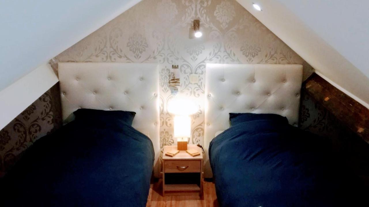 Zweibettzimmer mit eigenem Bad