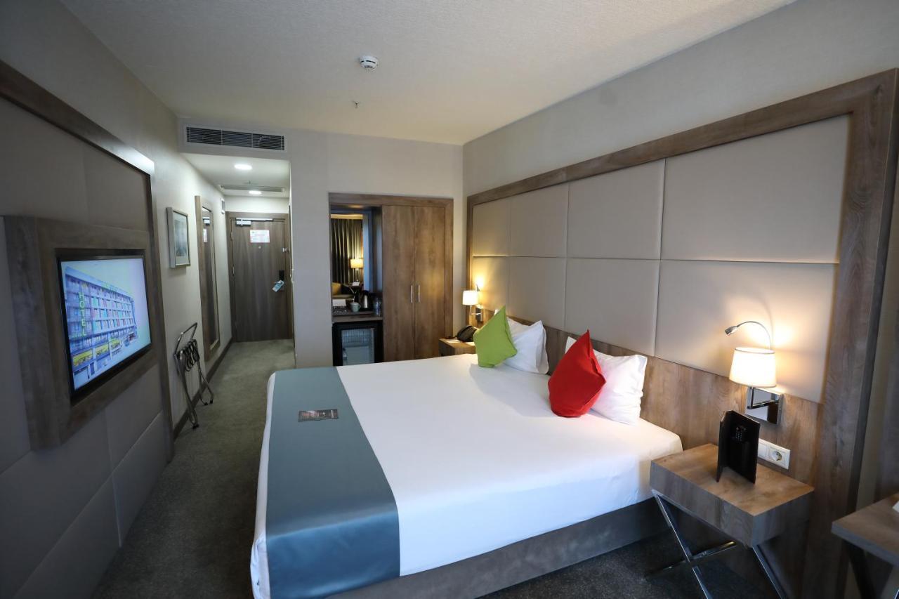 Deluxe Double Room with Balcony,1192335769:JPEG