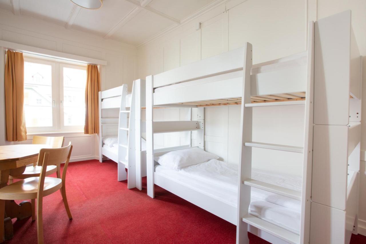 Vierbettzimmer mit Gemeinschaftsbad