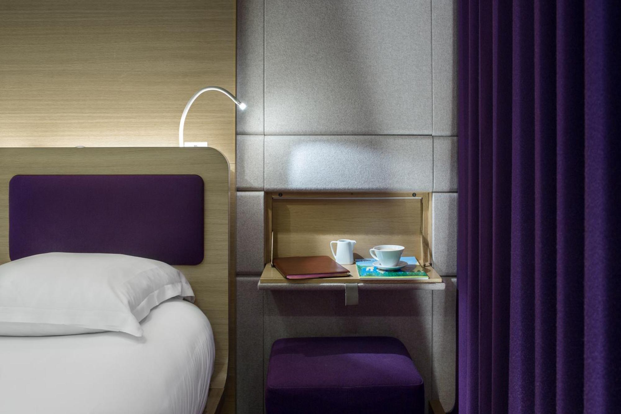 2 nebeneinander liegende Doppelzimmer