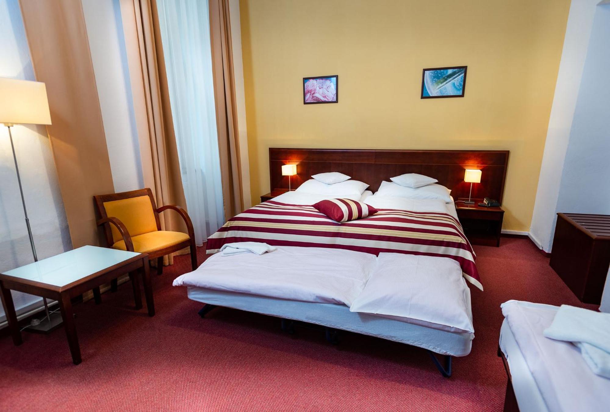 Double Room with 2 Extra Beds,1209670213:JPEG