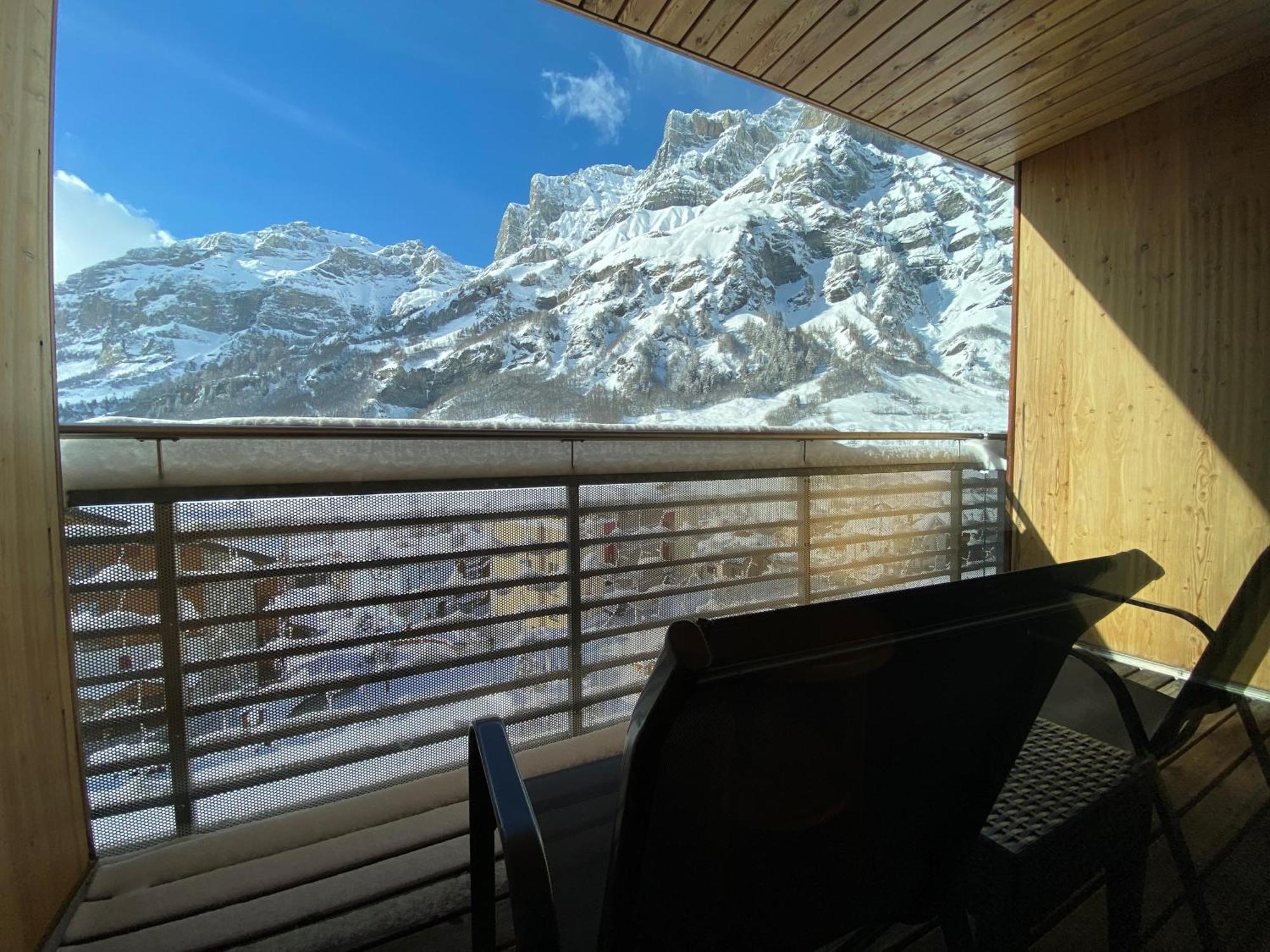 Zimmer mit Queensize-Bett und Balkon