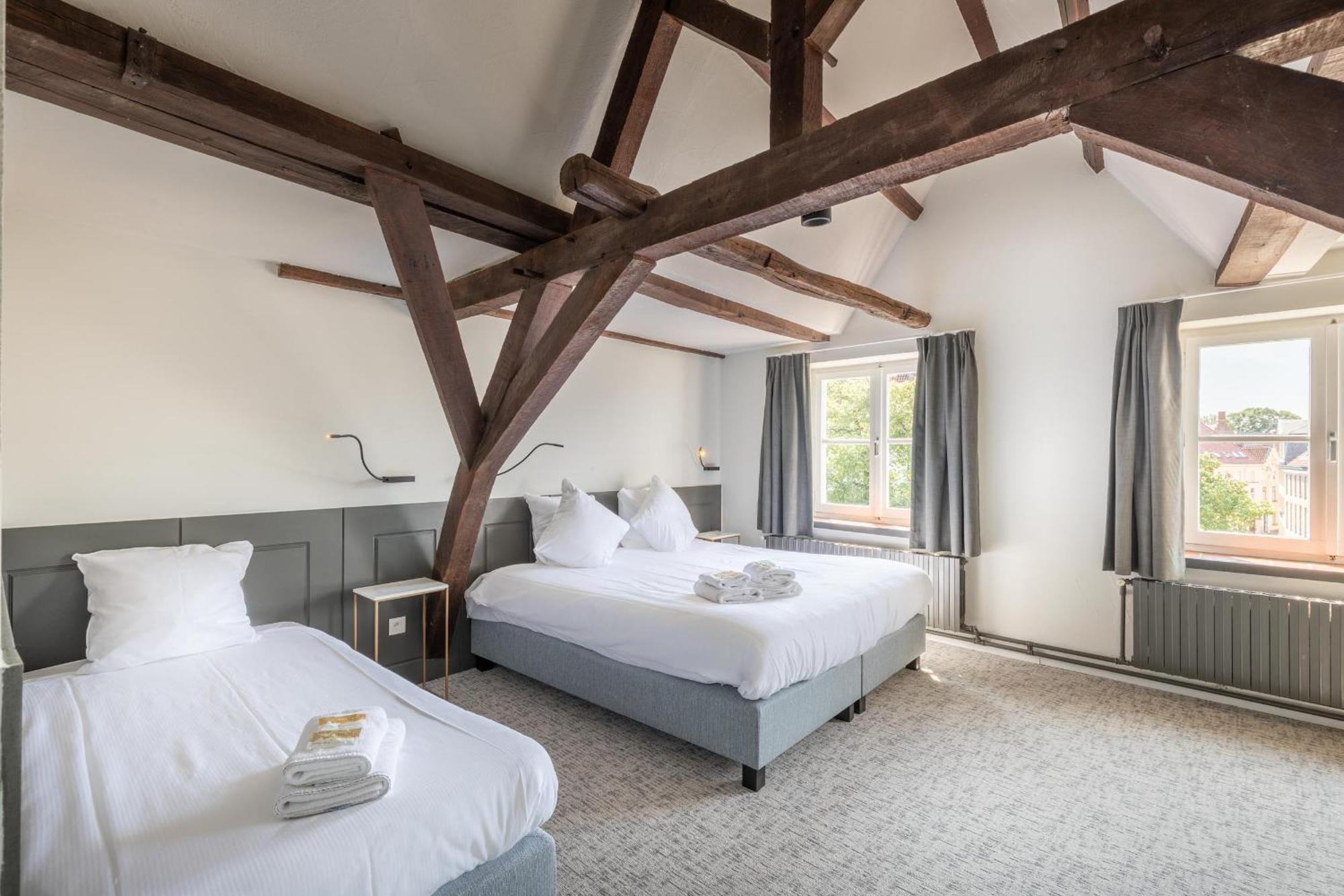 Dreibettzimmer mit Kanalblick