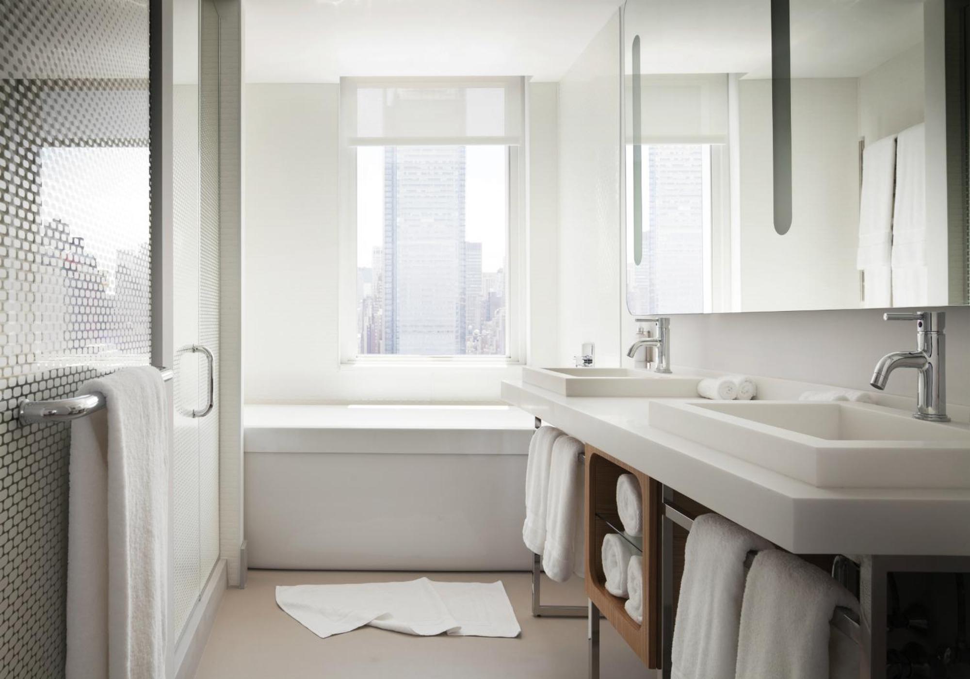Penthouse-Suite mit Kingsize-Bett und Terrasse