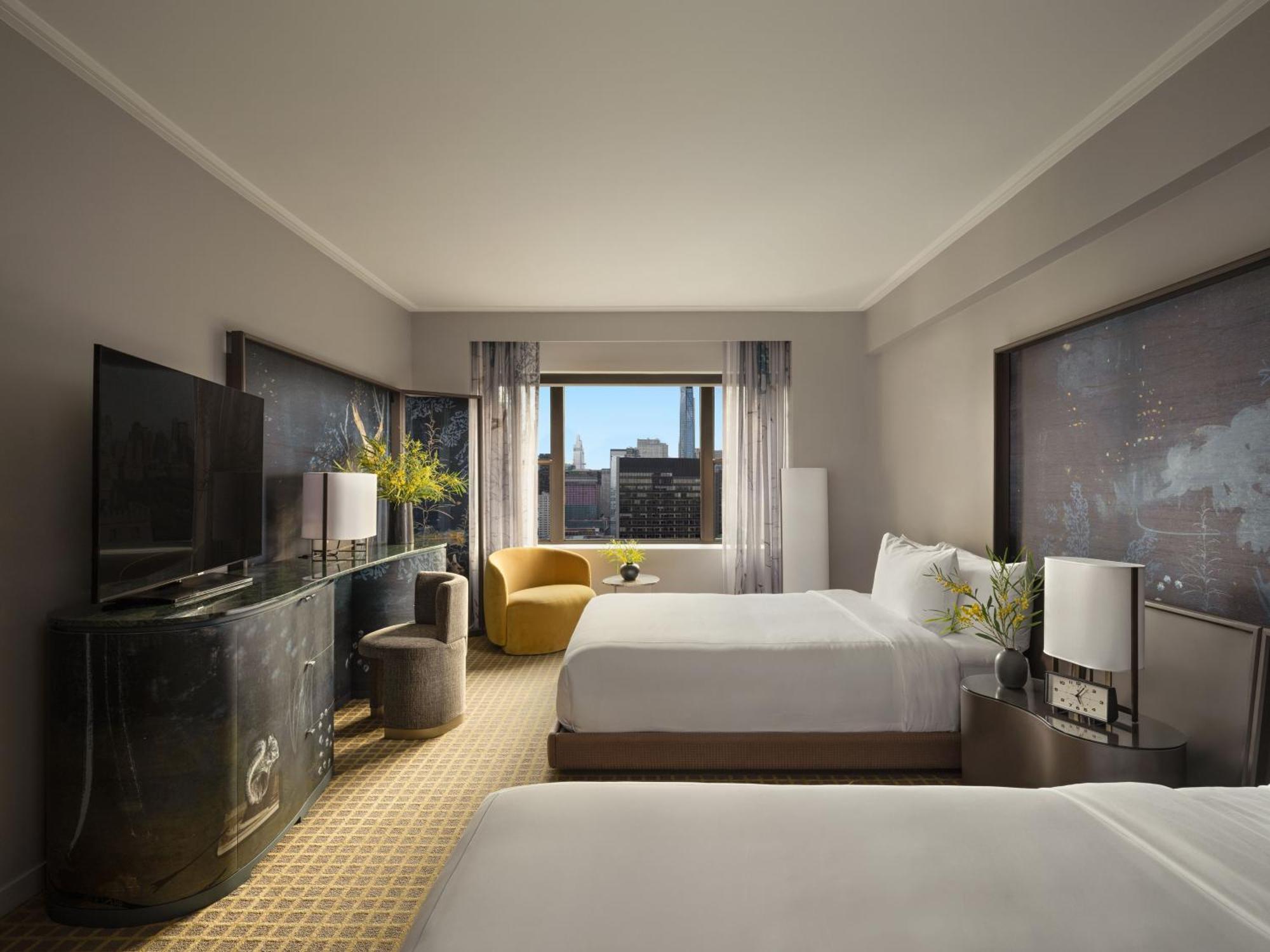 Zimmer mit 2 Queensize-Betten und Stadtblick