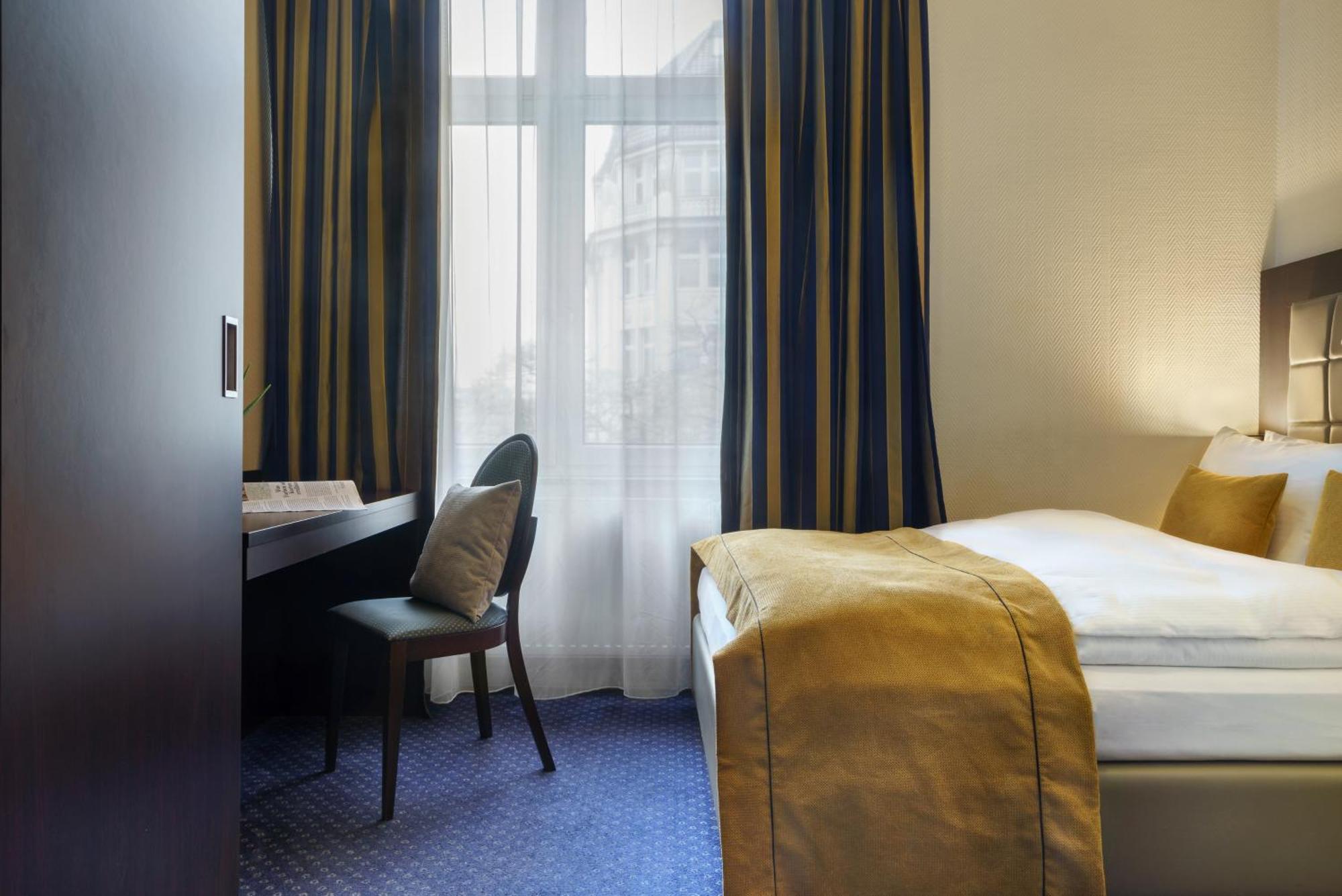 Kleines Doppelzimmer mit Queensize-Bett