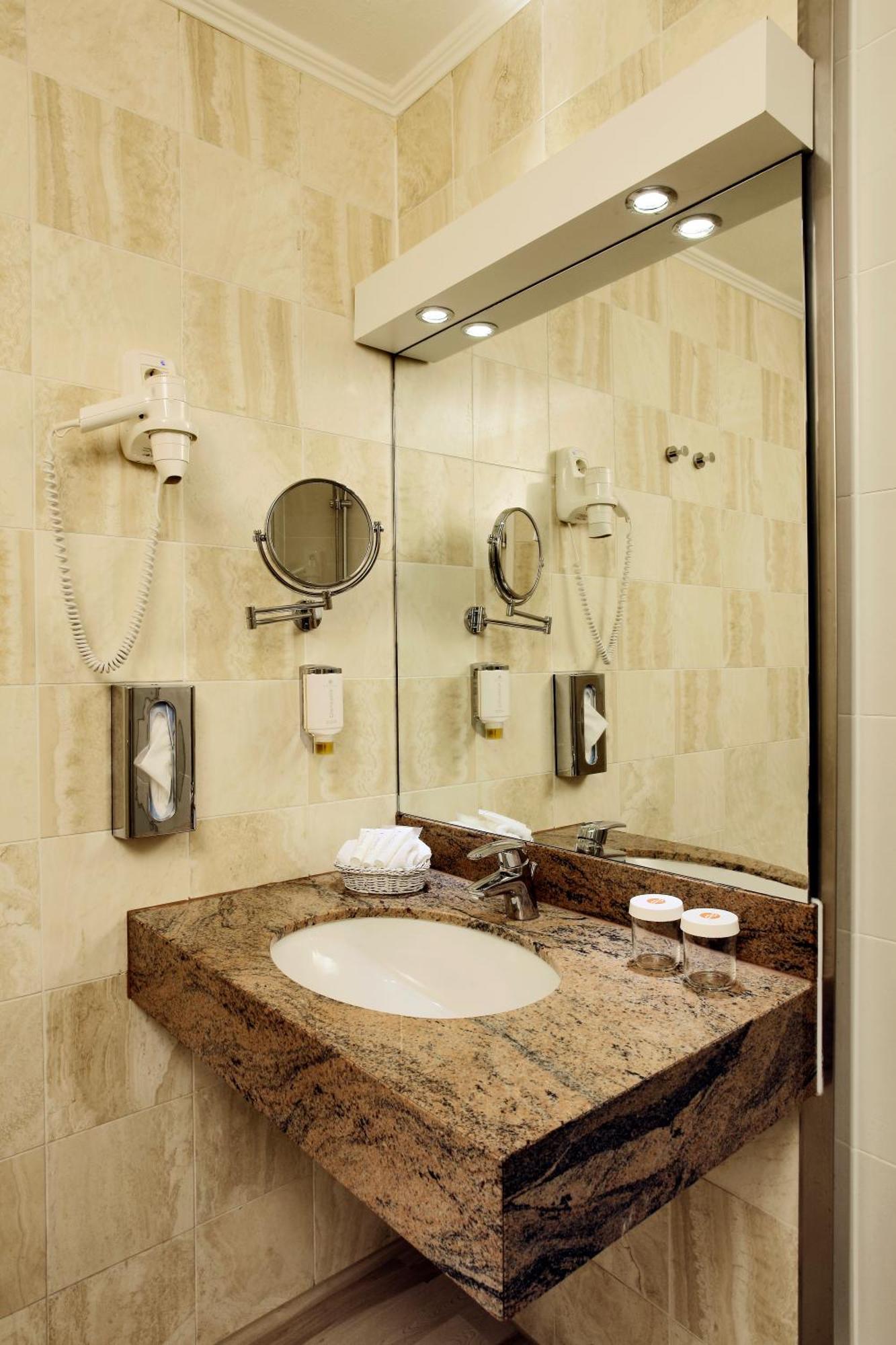 Doppelzimmer mit Balkon