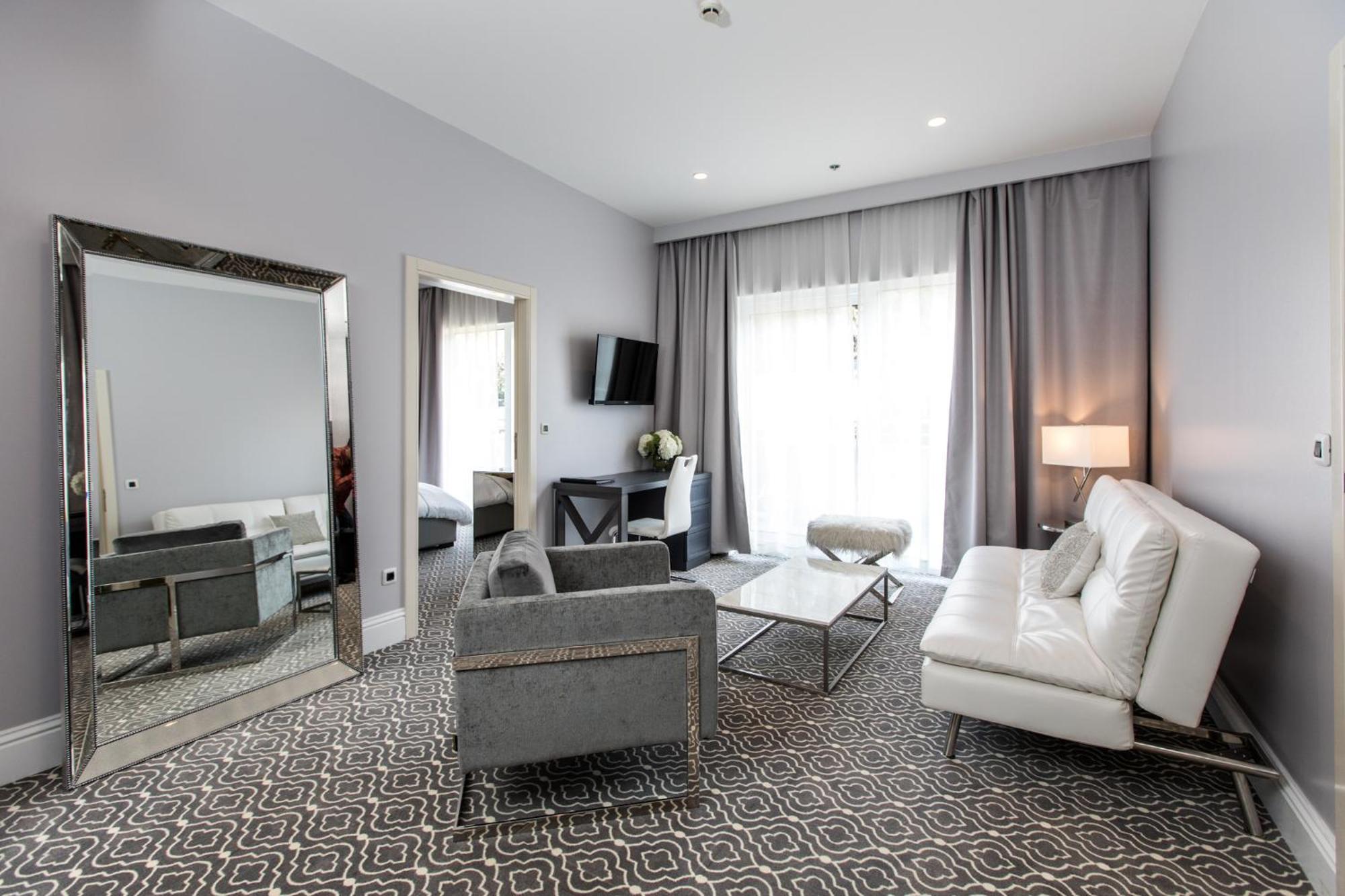 Luxus Suite mit Kingsize-Bett und Balkon