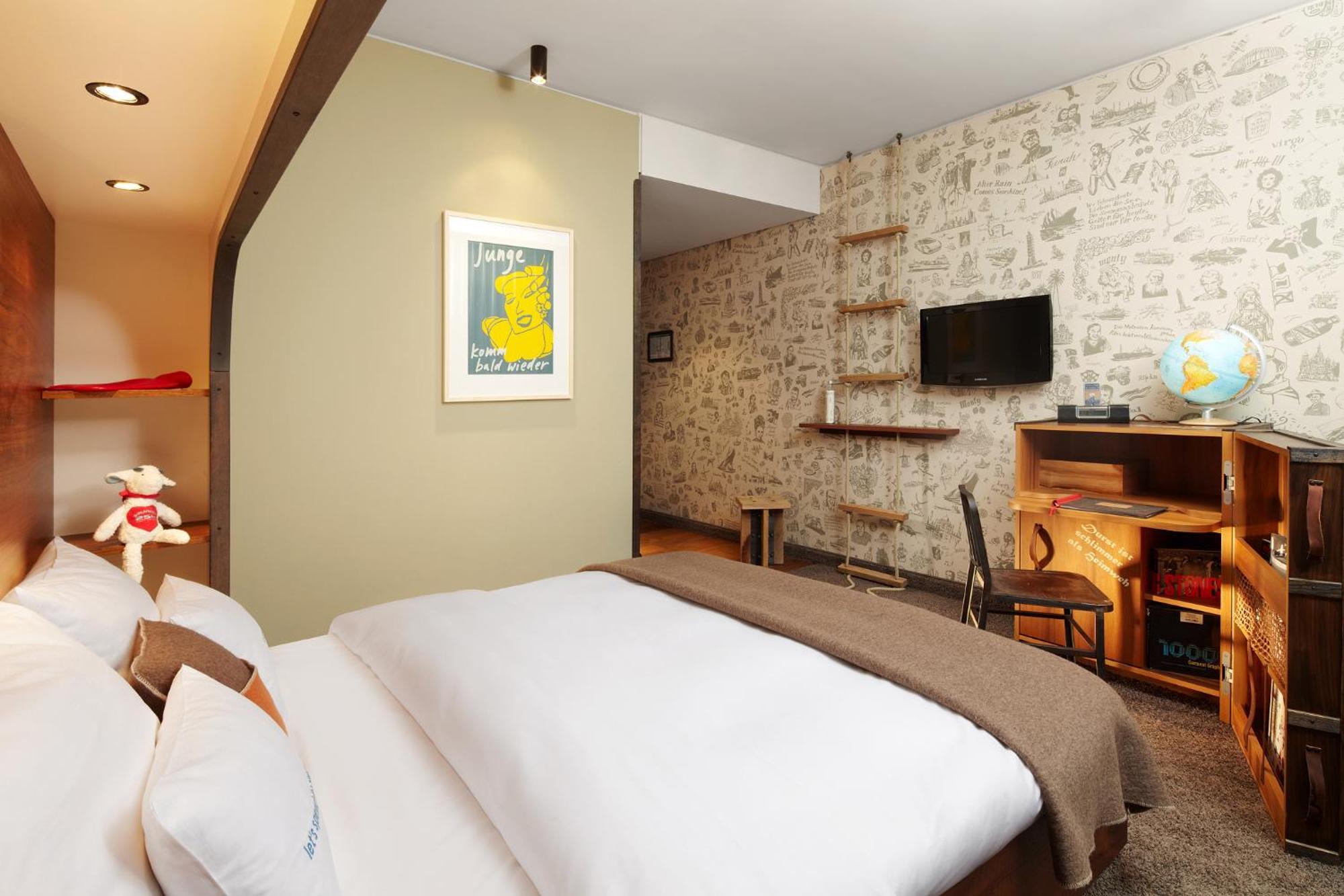 Medium Room