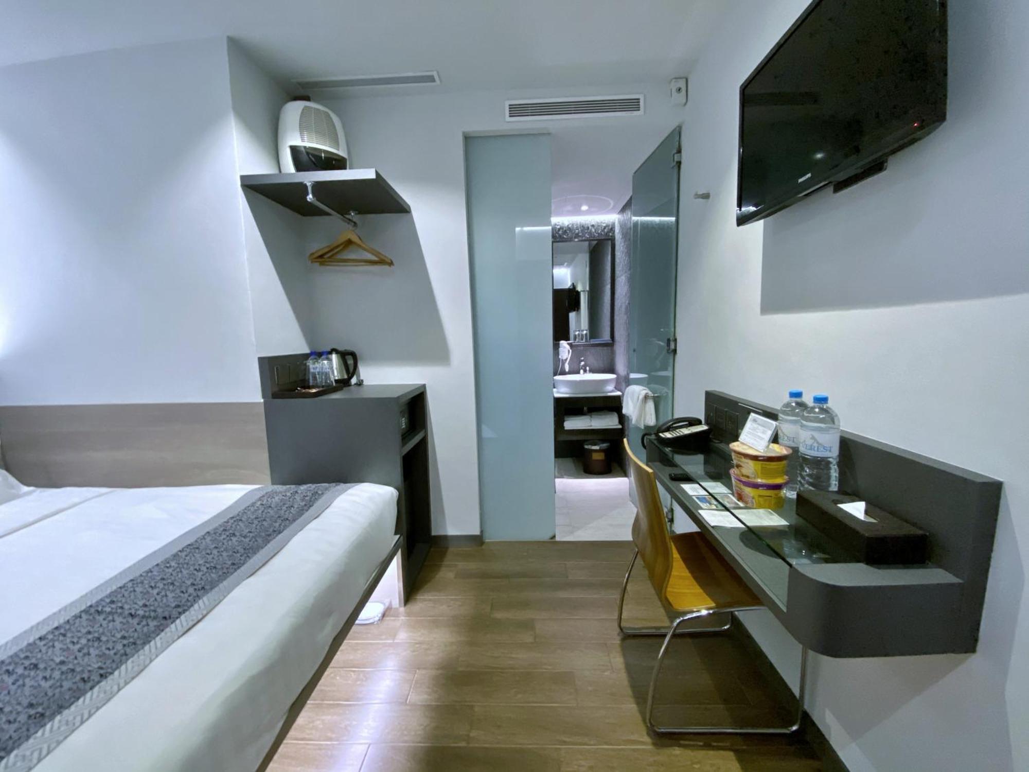 Standard Zimmer mit Kingsize-Bett ohne Fenster