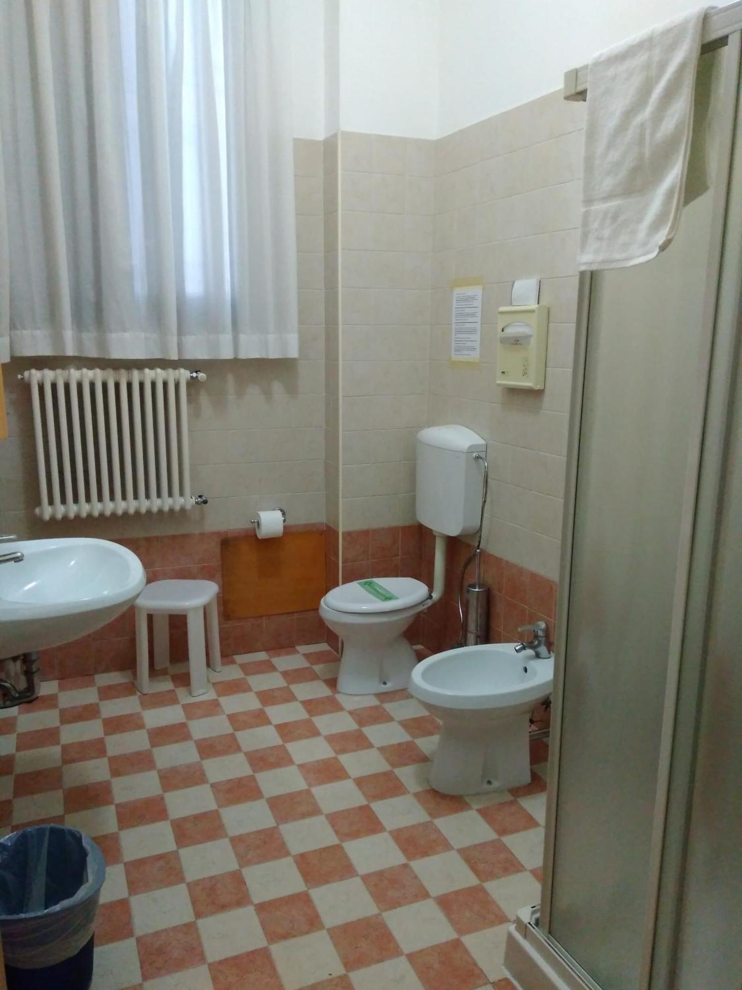 Doppel-/Zweibettzimmer mit Gemeinschaftsbad