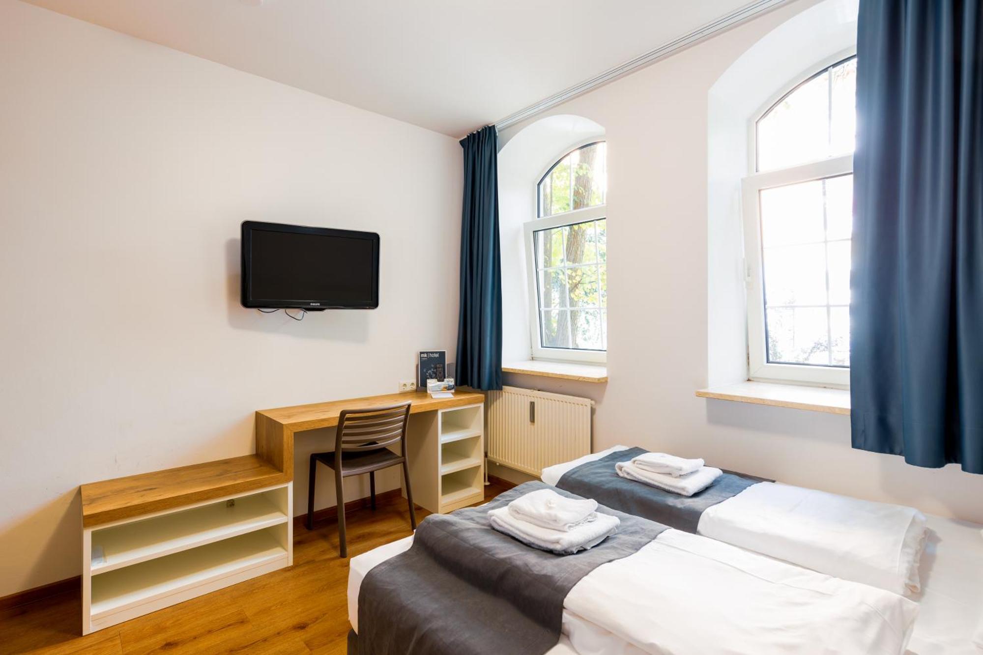 Zimmer mit Kingsize-Bett