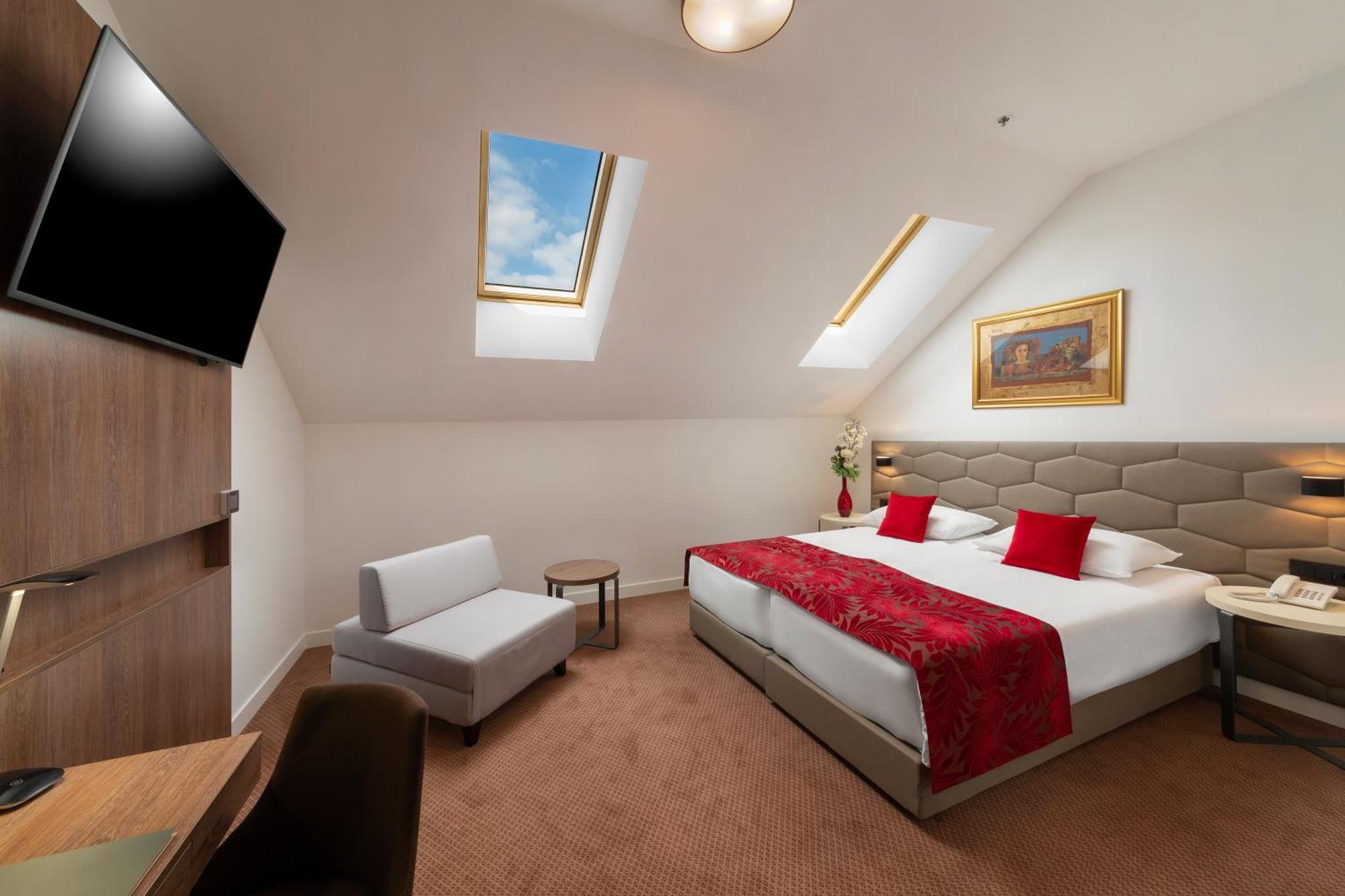 Großes Doppel-/Zweibettzimmer