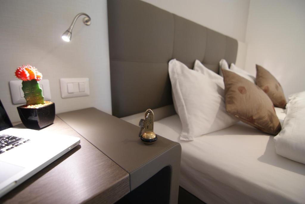 Doppel-/Zweibettzimmer mit Balkon und Gartenblick