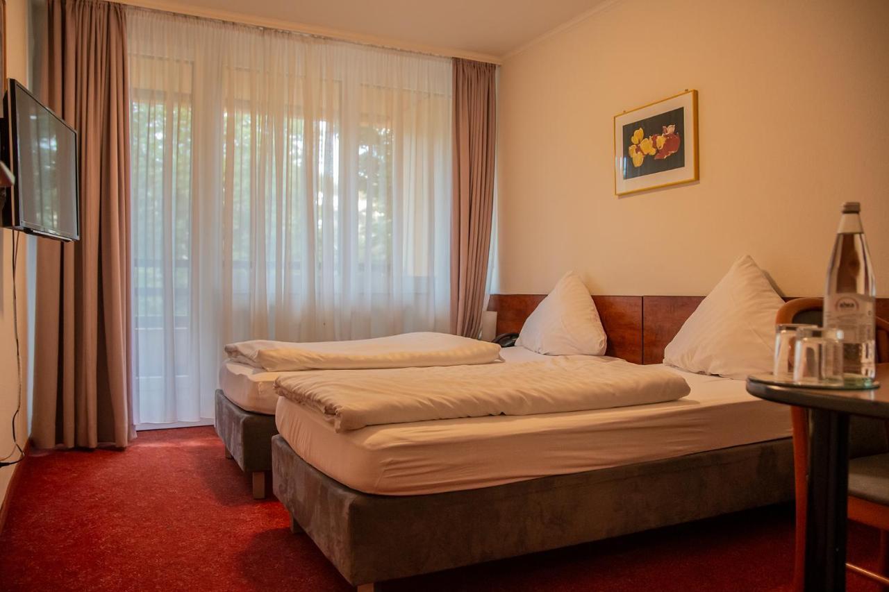 Zweibettzimmer mit Balkon