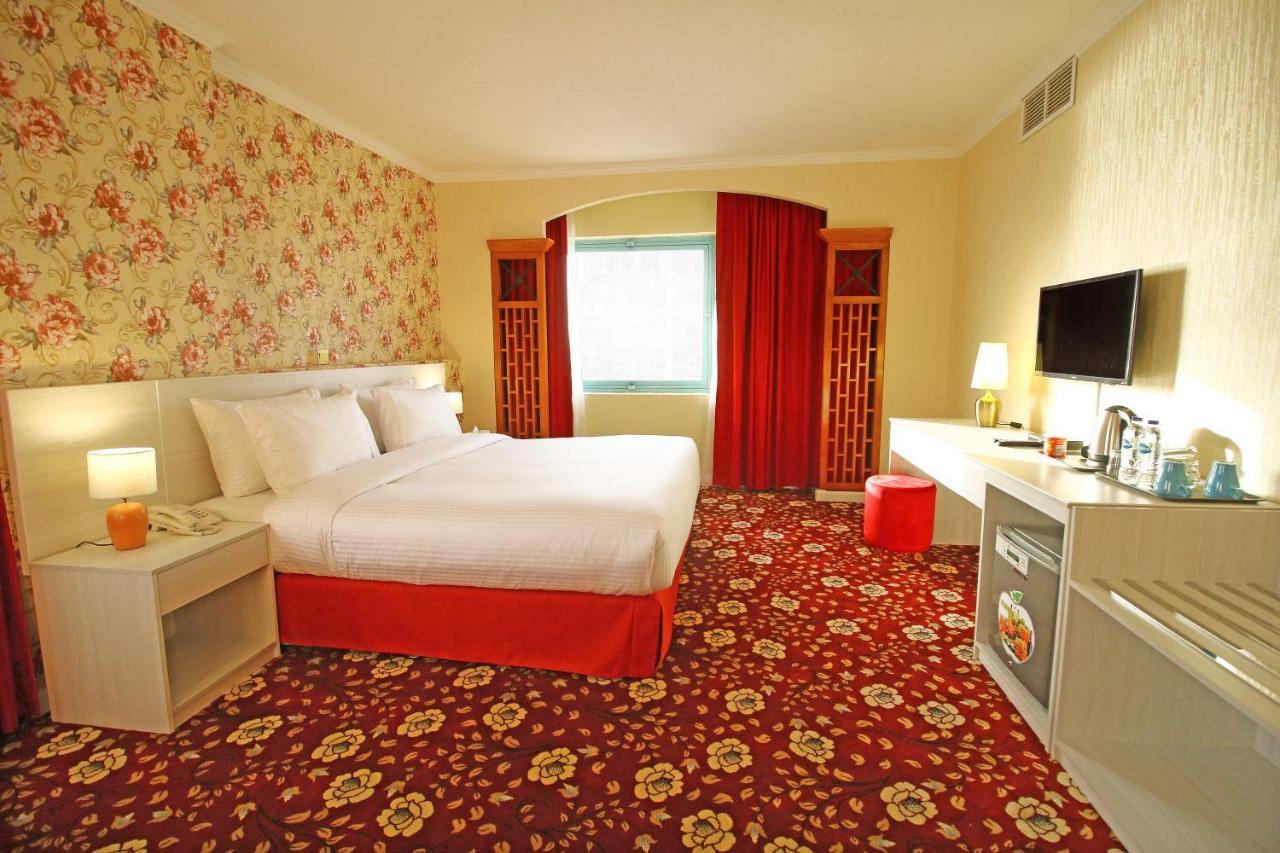 Grand Room  King with  Creek View