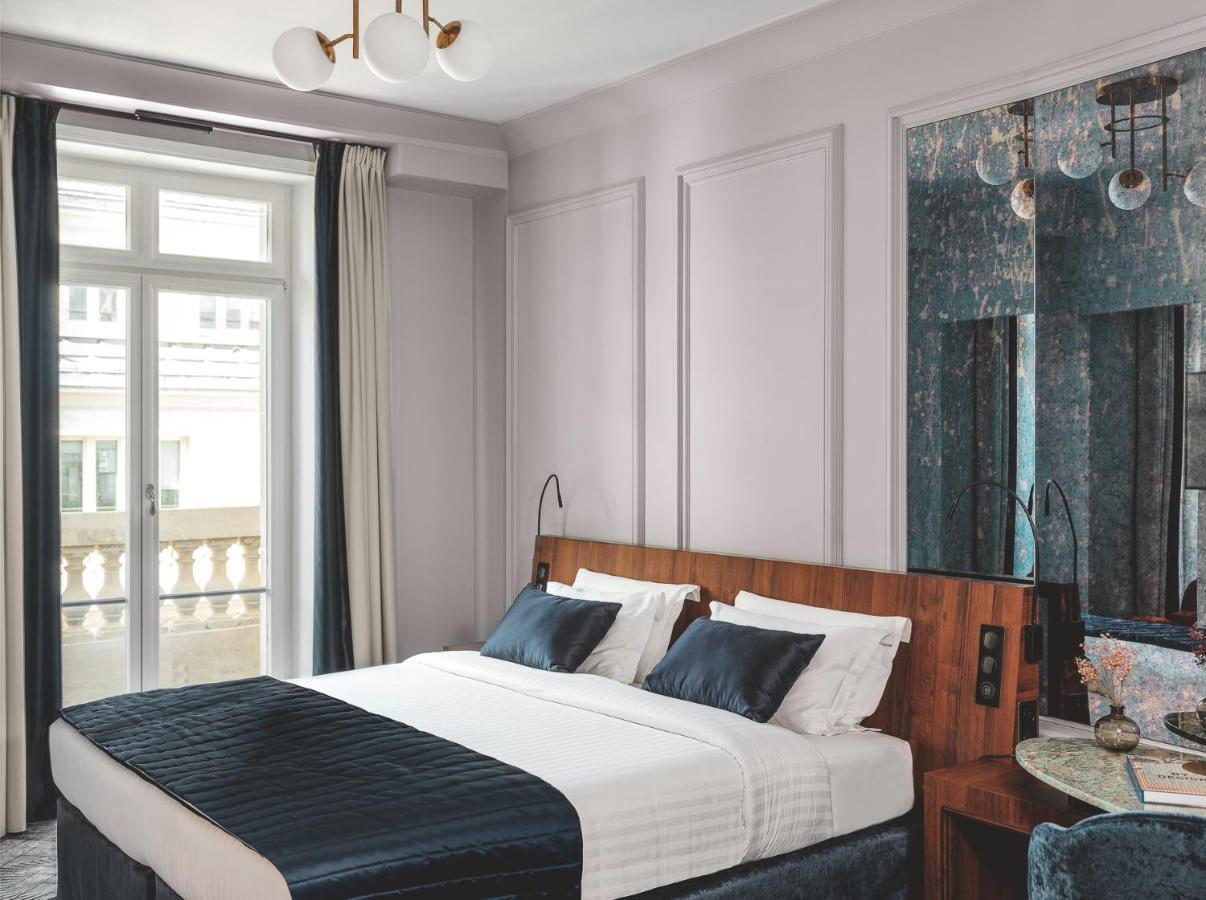 Zimmer Signature mit Queensize-Bett und Balkon