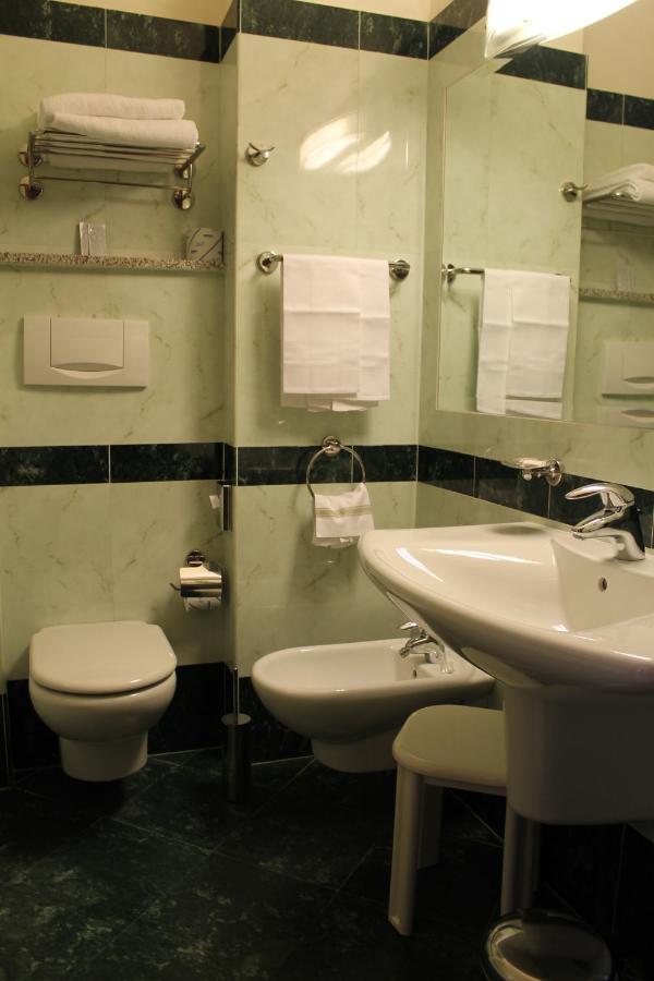 Doppelzimmer mit Zugang zum Pool