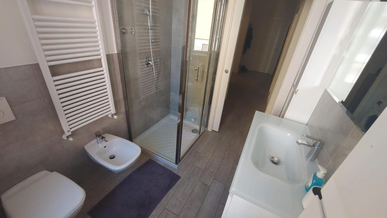 Zwei Zweibettzimmer mit eigenem Bad und Gemeinschaftsküche – separates Gebäude, Piazza Simoni 32
