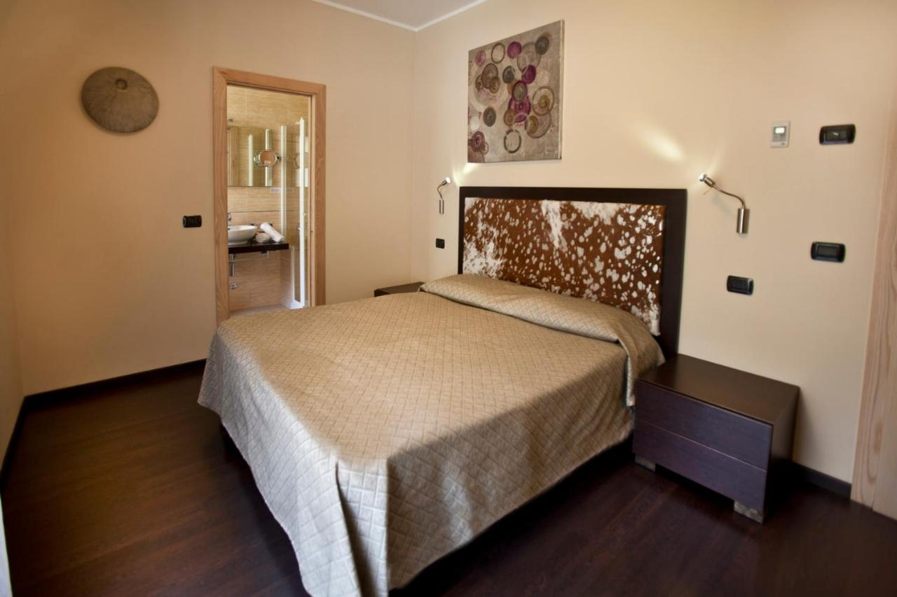 Doppel- oder Zweibettzimmer mit seitlichem Seeblick