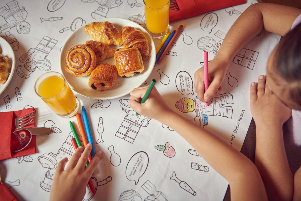 Mit NINJAGO-Motiven thematisch gestaltetes Zimmer – inklusive kostenlosem Zugang zum Park, Frühstück, kreativen Workshops, Schatzsuche im Zimmer und Aktivitäten für Kinder