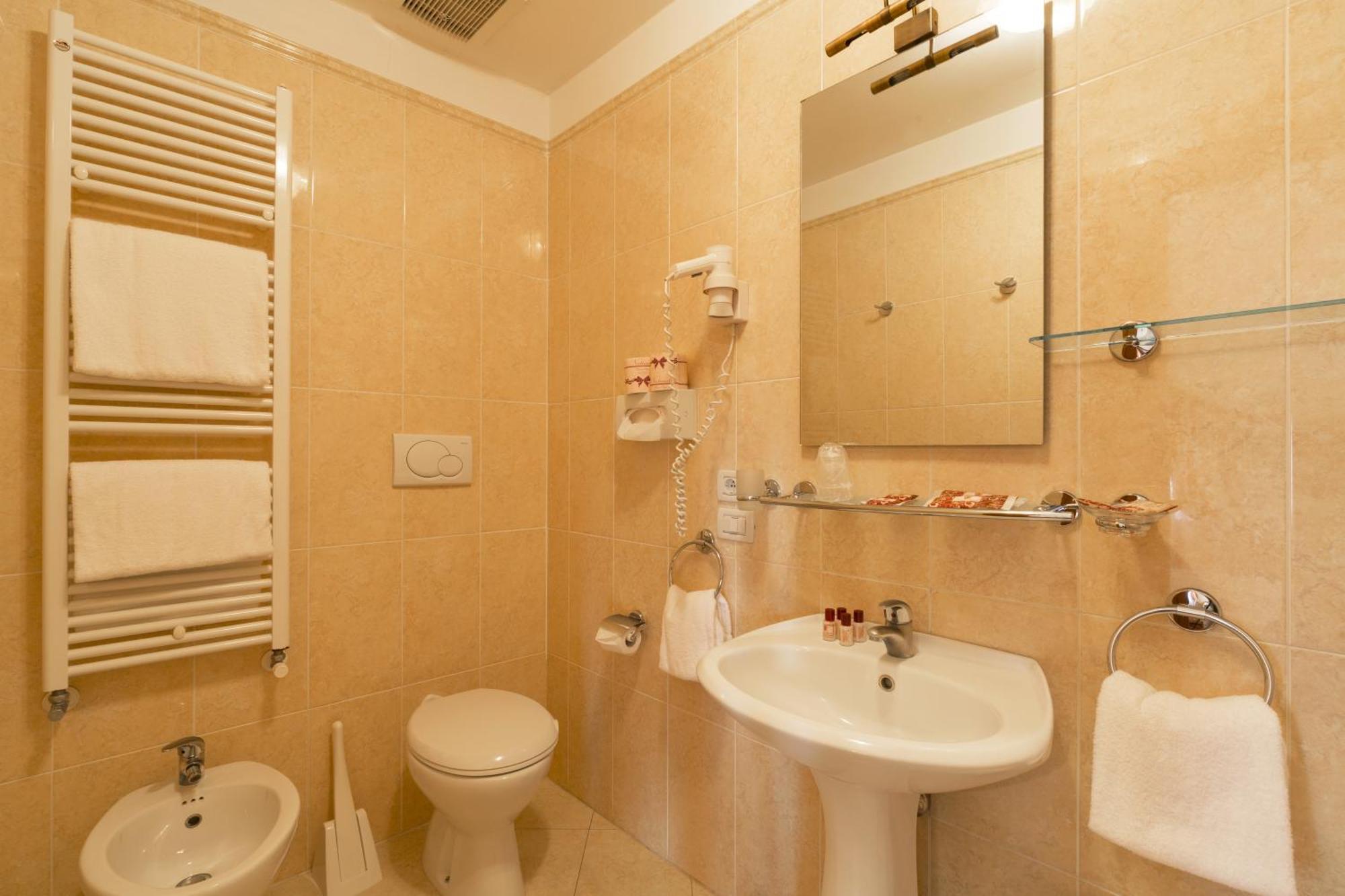 Junior Suite mit Kanalblick (4 Erwachsene)