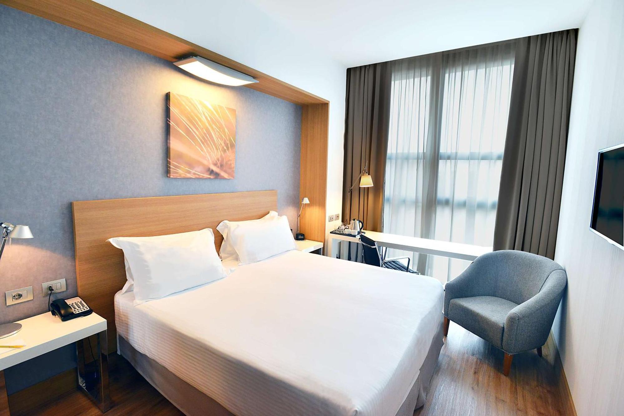 Zimmer mit Kingsize-Bett
