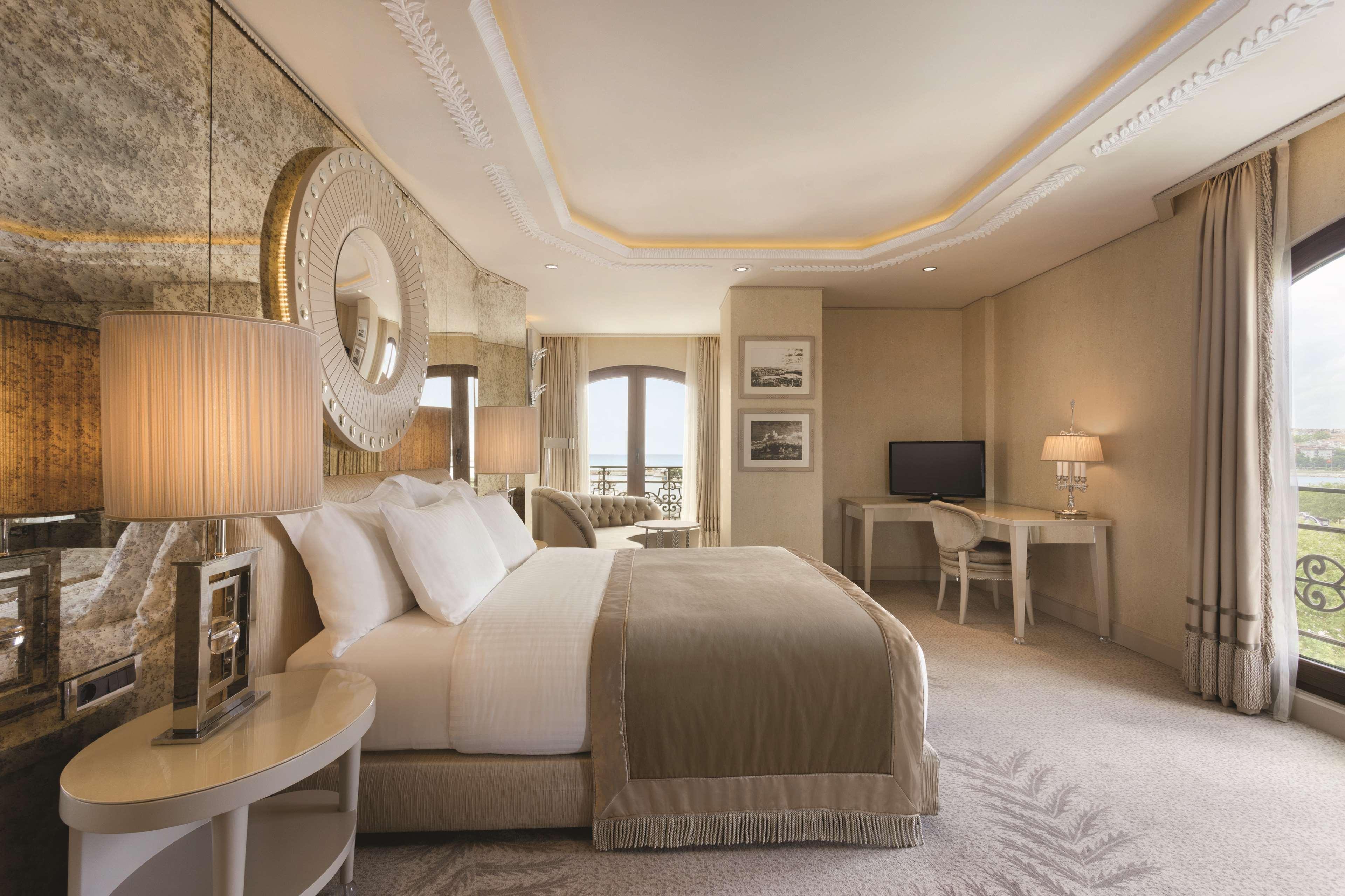 Eckzimmer mit Kingsize-Bett und Meerblick