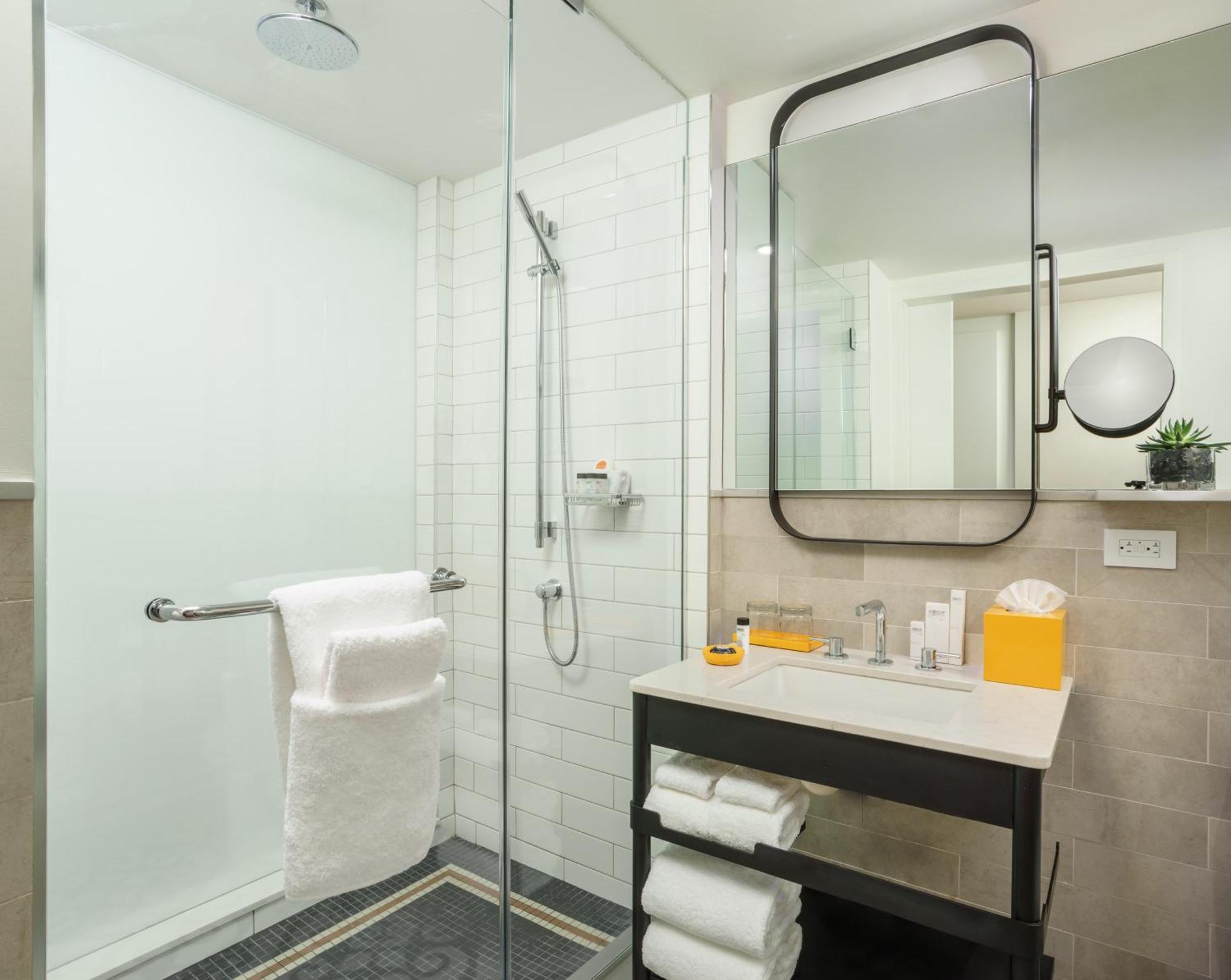 Premium Zimmer mit Kingsize-Bett und Stadtblick - obere Etage