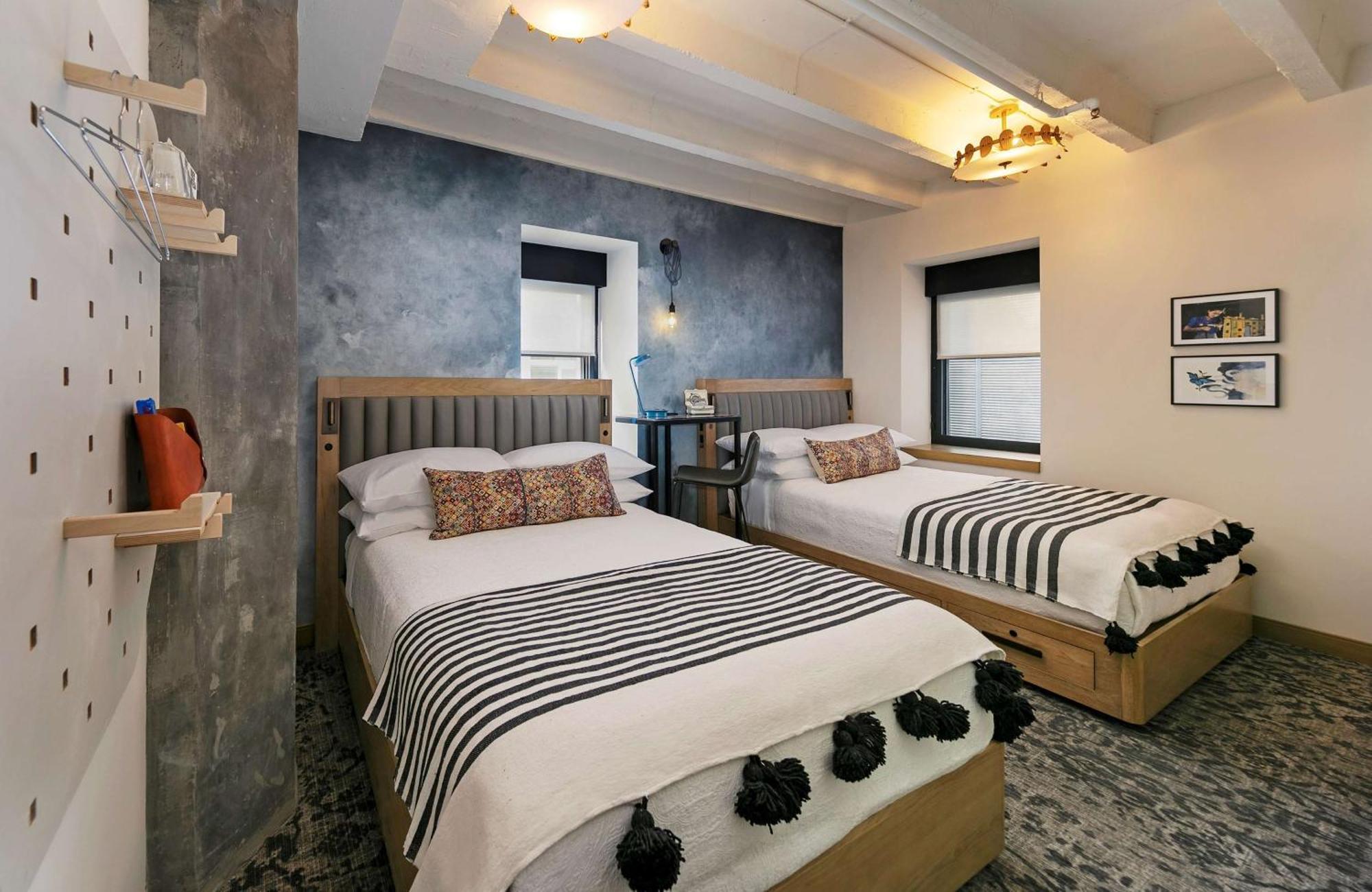 Zimmer mit 2 Queensize-Betten