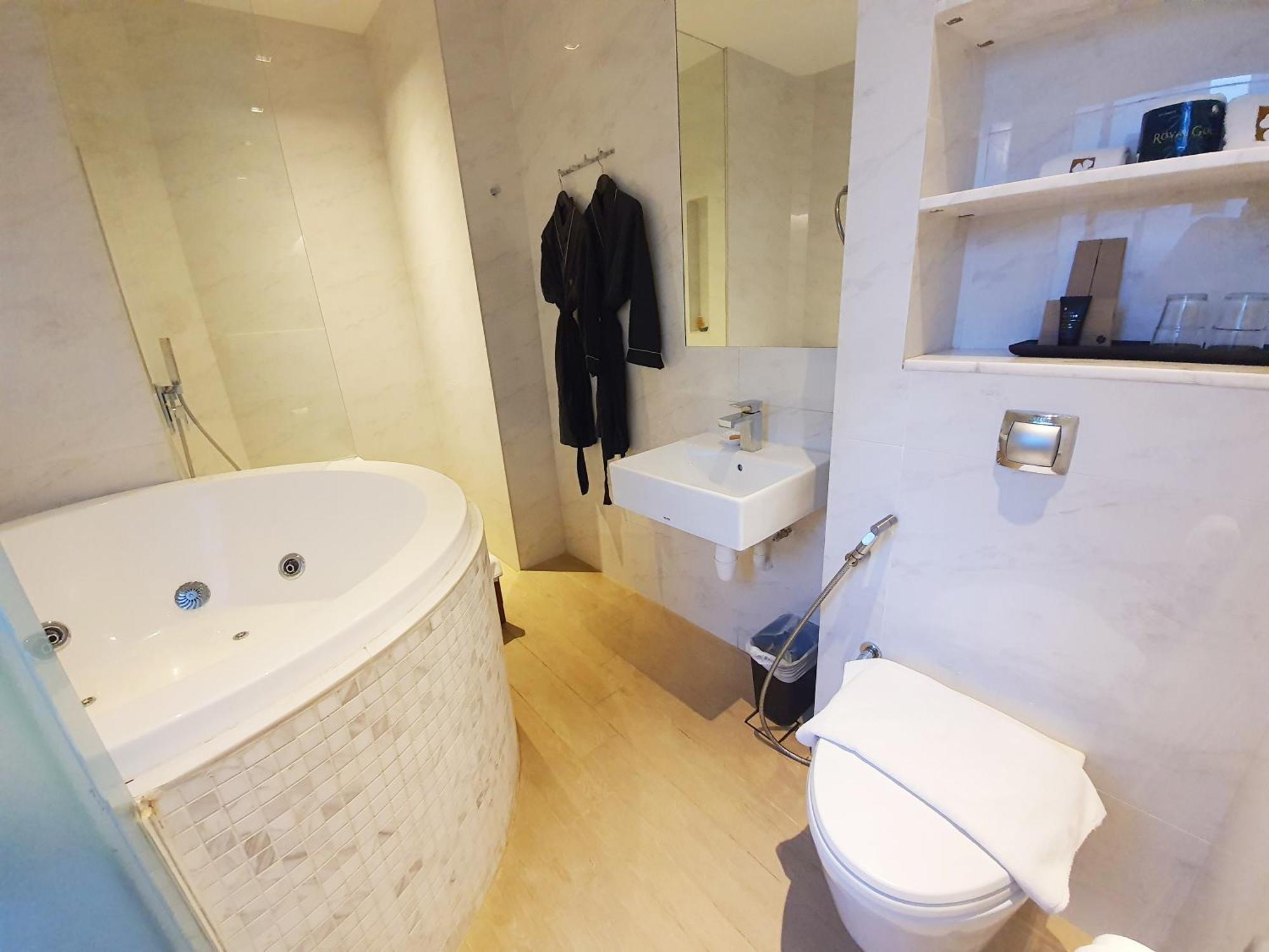Doppelzimmer mit Whirlpool (Innen)