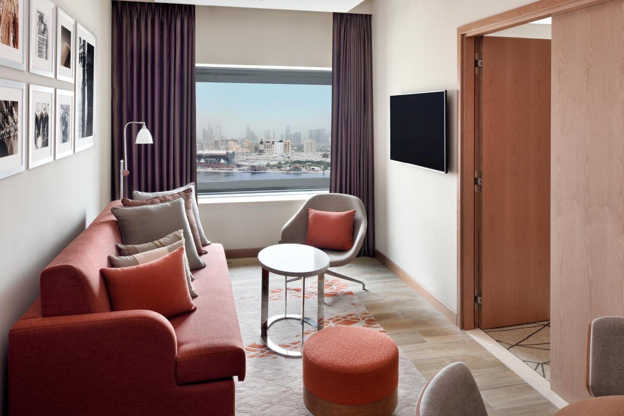 Apartment mit 1 Schlafzimmer mit Kingsize-Bett und Flussblick