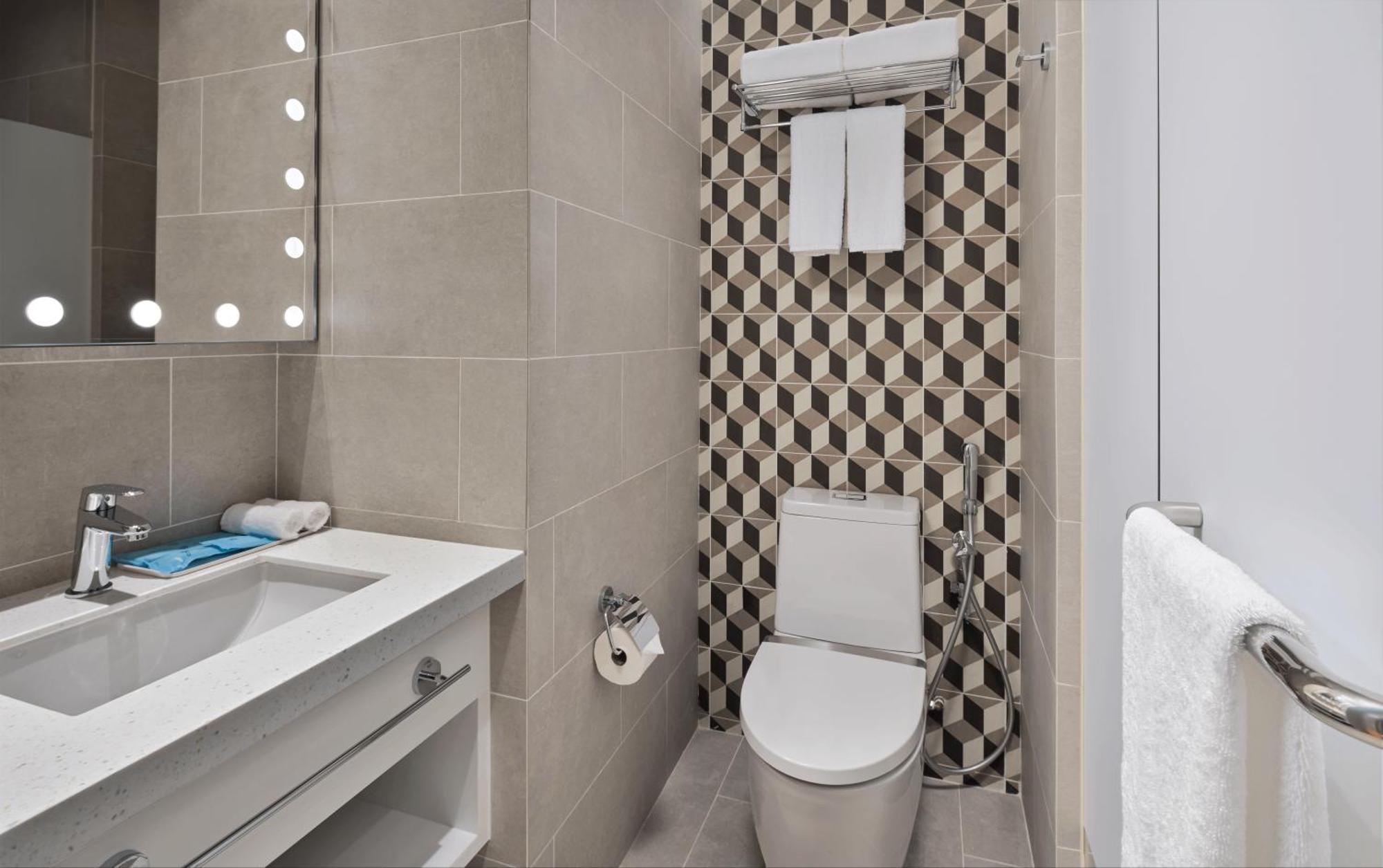 Standard Twin Room with Two Single Beds and Free Breakfast - Top Floor