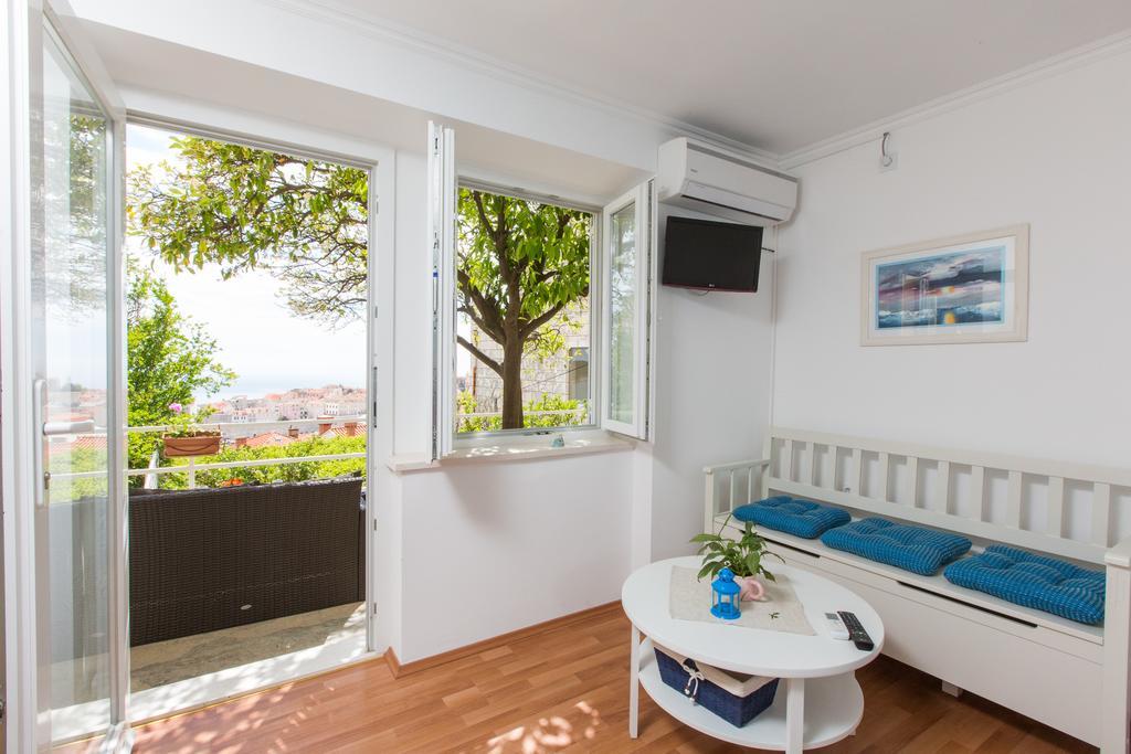 Doppelzimmer mit Balkon und Meerblick