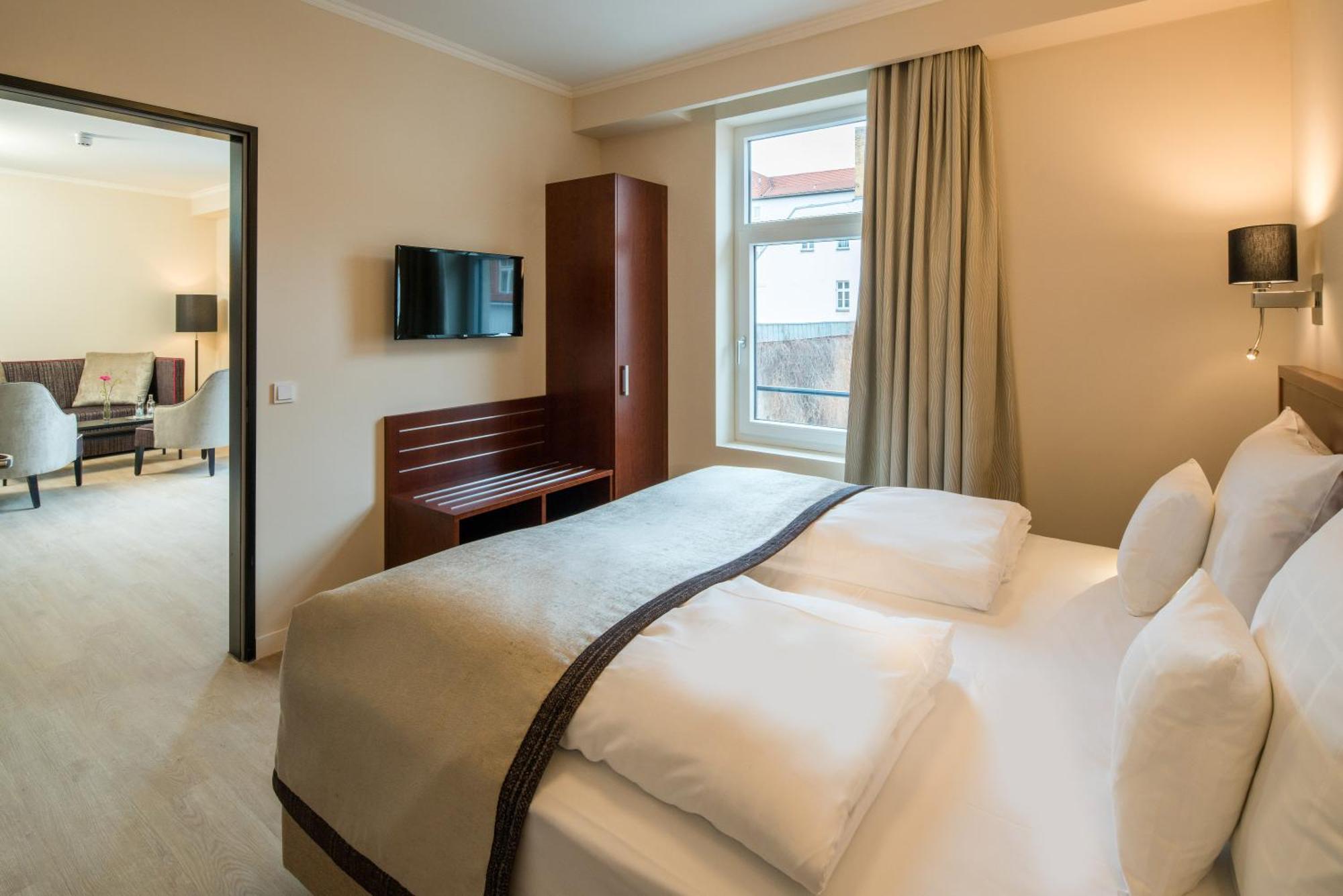 Suite mit Doppelbett und Schlafsofa - Nebengebäude