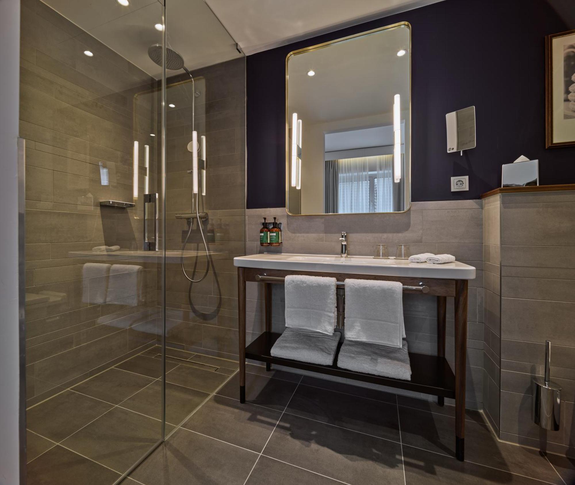 Suite mit Kingsize-Bett und Balkon