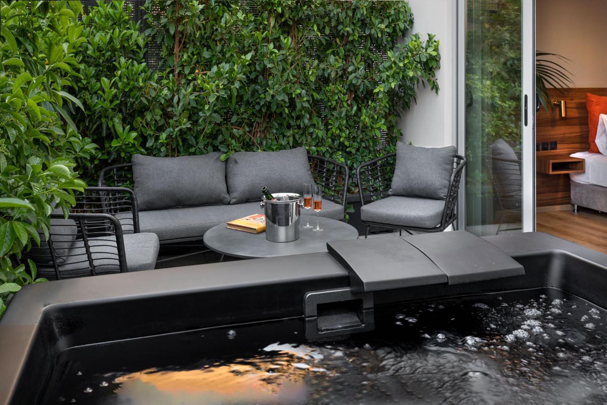 Junior Suite mit eigenem Whirlpool und Balkon
