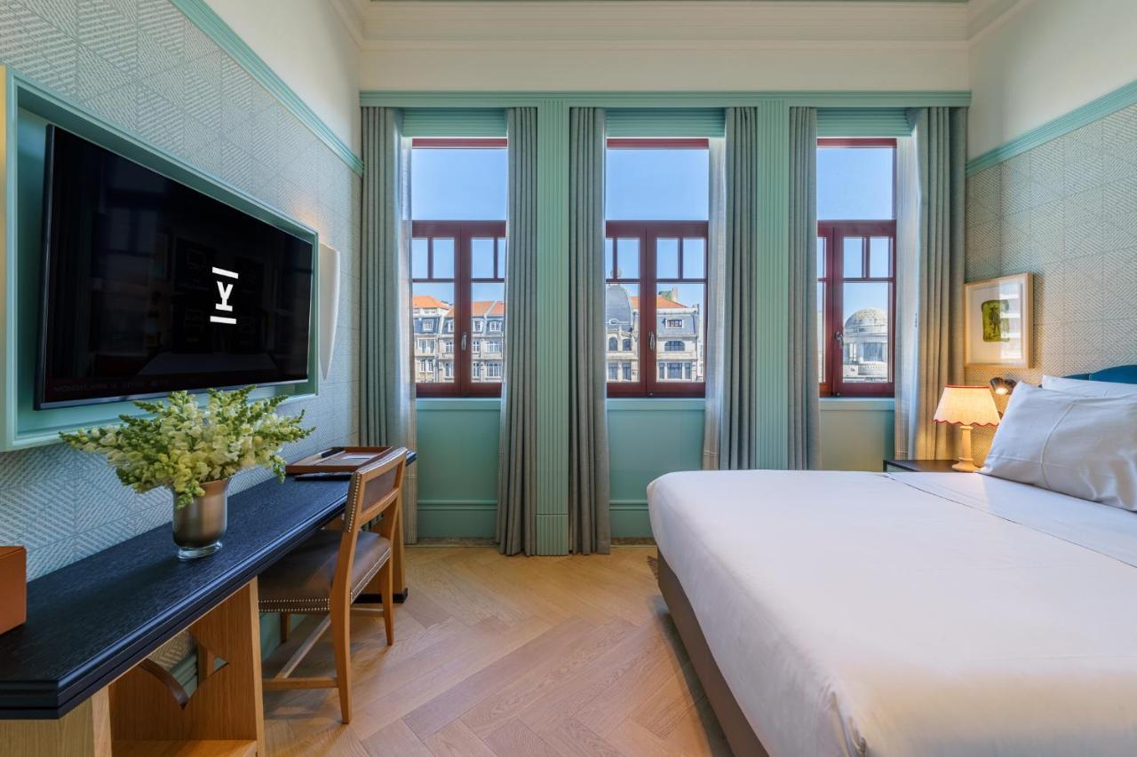 Doppelzimmer mit Blick auf die Avenida dos Aliados