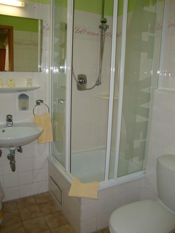 Standard Double Room,203844709:JPEG