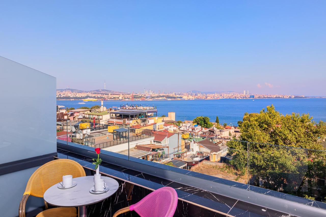 Suite Magnaura Palace mit Whirlpool und großer Terrasse