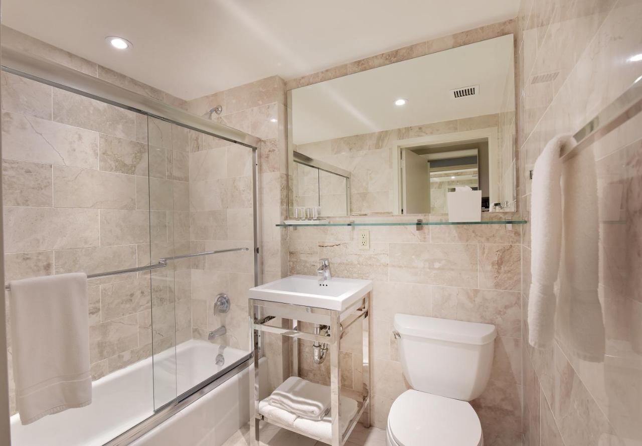 Premium Suite mit 2 Doppelbetten und Balkon