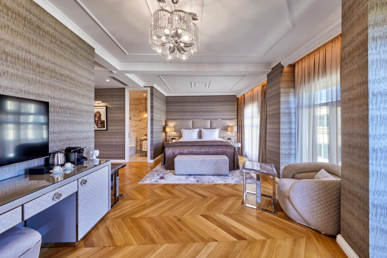 Ecksuite mit teilweisem Meerblick und Balkon