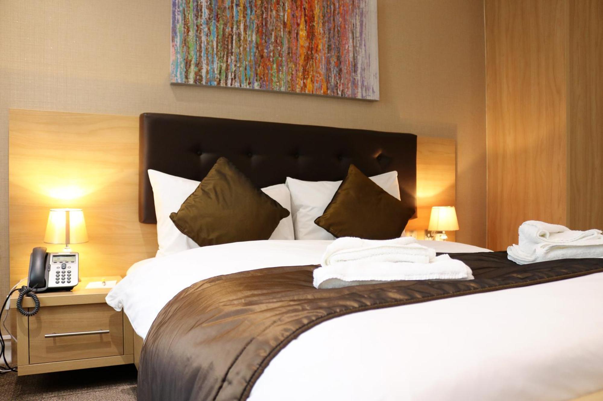 Zimmer mit Kingsize-Bett