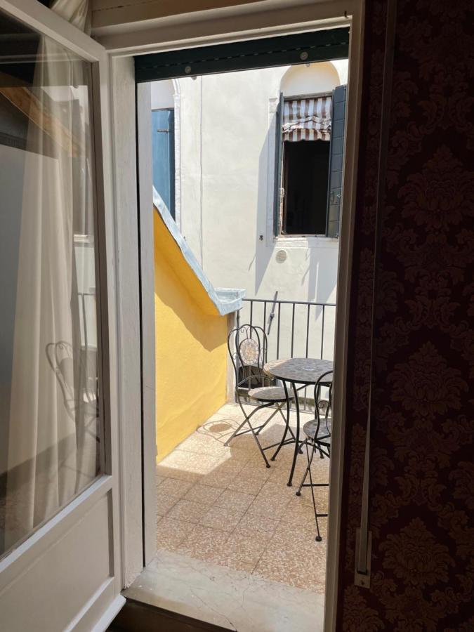 Kleines Einzelzimmer mit Terrasse