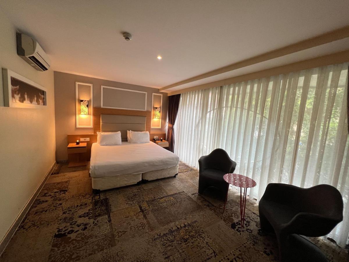 Family Room,1299480355:JPEG