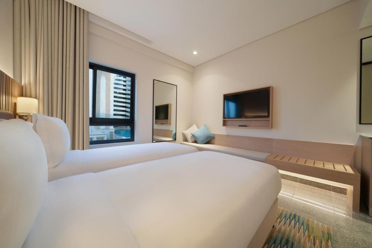 Zimmer mit Poolblick – 2 Einzelbetten