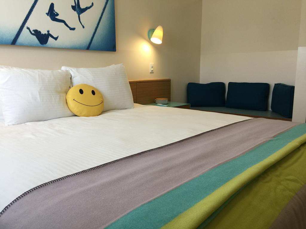 Zimmer mit Kingsize-Bett