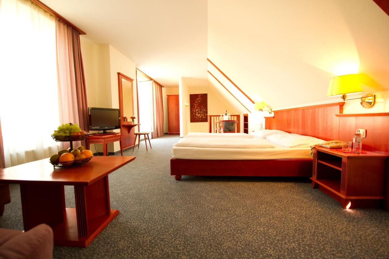 Suite with Terrace,109352034:JPEG